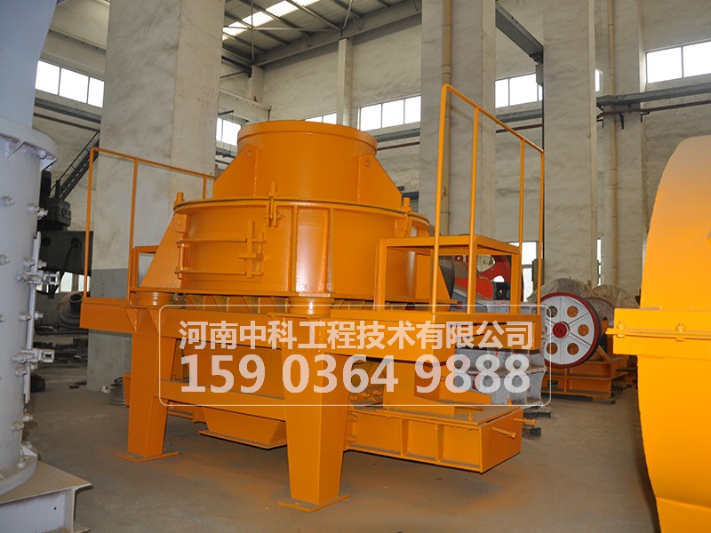 在實際工作中沖擊式破碎機(jī)和沖擊錘式破碎機(jī)的比較