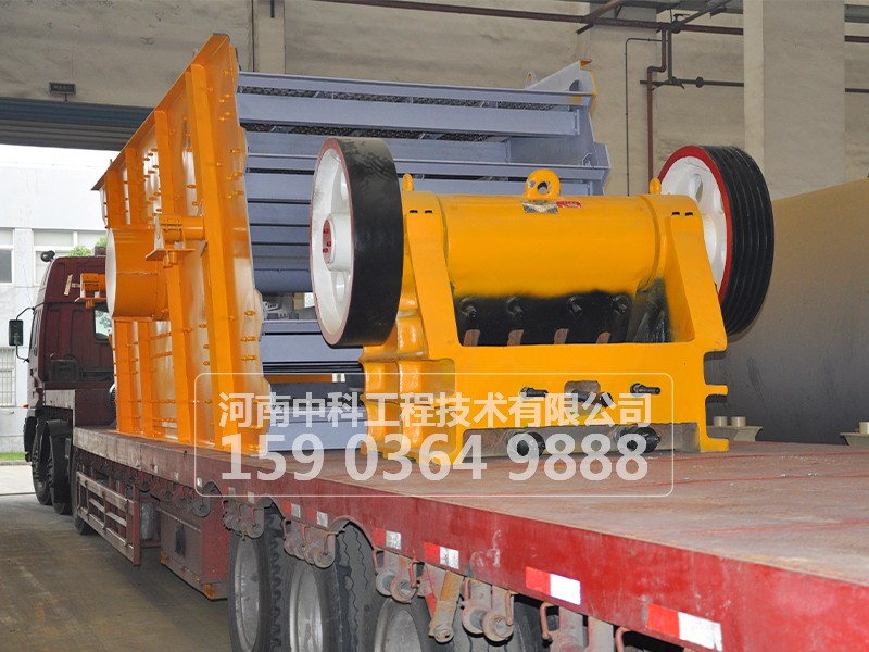 鄂式破碎機的內(nèi)部構(gòu)成